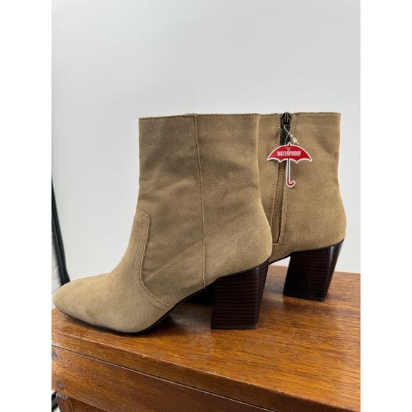 BLONDO Sadie Suede Bootie NEW $149 Taupe Beige Inner Zip Ankle Boot Size 10 - Picture 9 of 12